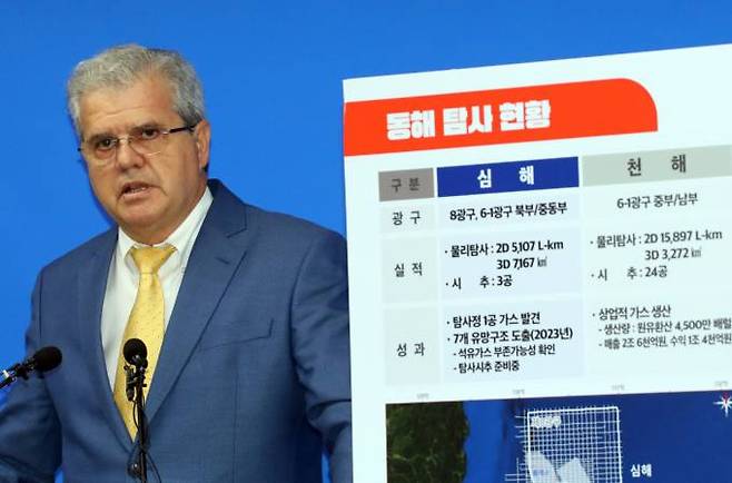 미국 액트지오(Act-Geo)의 비토르 아브레우 고문이 7일 오전 정부세종청사 산업통상자원부 기자실에서 동해 심해 가스전 개발과 관련한 질문에 답하는 모습. 연합뉴스