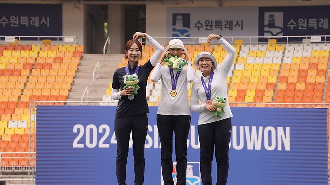 한국 양궁 리커브 여자 대표팀의 최미선, 오예진, 임해진(왼쪽부터) (대한양궁협회 제공)