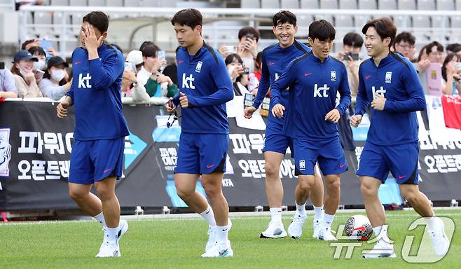 8일 오후 경기도 고양시 고양종합운동장 2026 FIFA 북중미 월드컵 2차예선 중국전 오픈트레이닝에서 대표팀 선수들이 훈련을 하고 있다. 2024.6.8/뉴스1 ⓒ News1 김명섭 기자