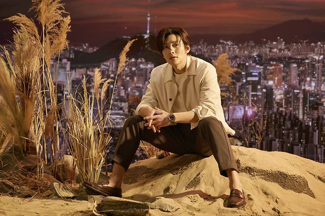 캡틴 쿡 하이테크 세라믹 스켈레톤을 착용한 라도의 글로벌 홍보대사 배우 지창욱. [사진 라도]