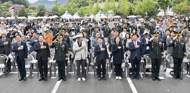 ▲ ‘제74주년 춘천지구전투 전승행사’가 8일 시민참여 형태로 춘천 수변공원 일대에서 진행됐다. 유희태