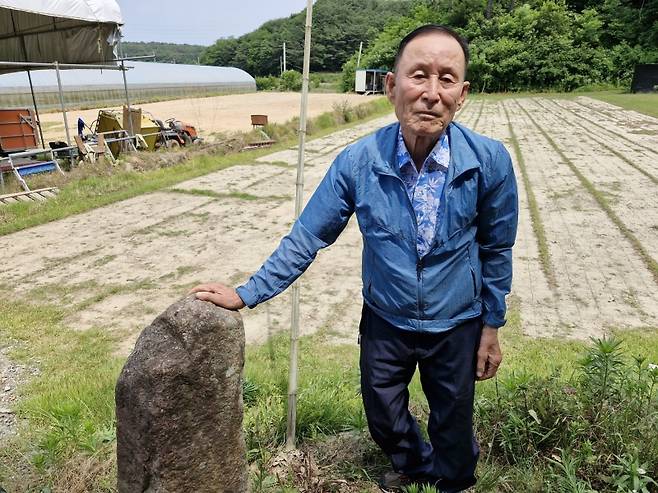 ▲풍수지리설에 따라 음양의 조화를 위해 마을 입구에 세워진 선돌