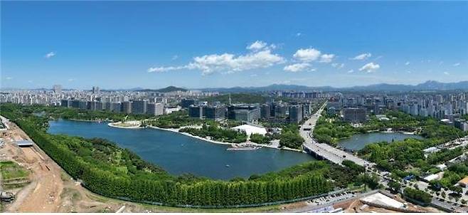 '고양 장항 카이브 유보라' 부지에서 바라본 일산호수공원 전경. 반도건설 제공