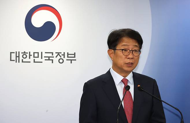 박상우 국토교통부 장관이 29일 종로구 정부서울청사에서 전세사기피해자법 개정안 재의 요구 브리핑을 하고 있다. 연합뉴스