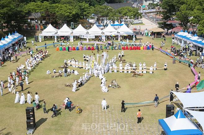 서천 한산모시문화제 저산팔읍길쌈놀이 /사진-서천군