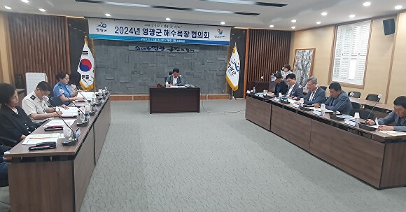 전라남도 영광군이 해수욕장 협의회를 통해 해수욕장 운영방안을 논의하고 있다 [사진=영광군]