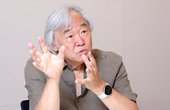 피아니스트 백건우는 중앙일보와 인터뷰에서 “젊은 시절 혼자서 피아노 한 대와 악보만 가지고 오랜 시간을 보냈다”고 회고했다. 강정현 기자