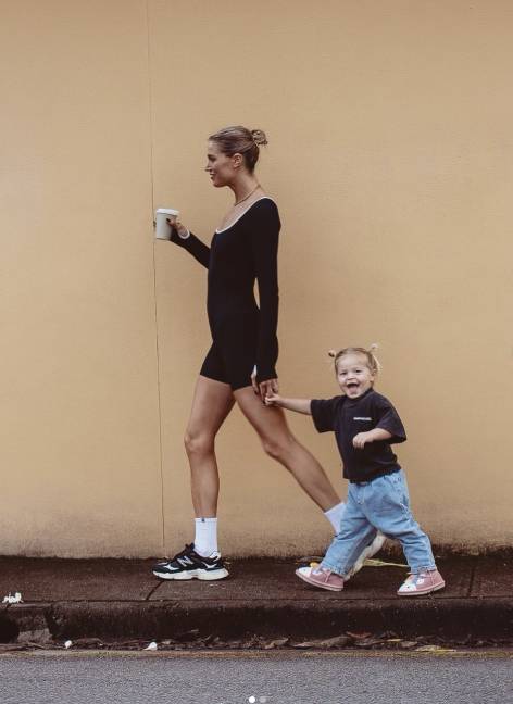 호주 모델 엘리디 풀린과 그의 딸 미니 알렉스 풀린./사진=인스타그램 캡처(@ellidy_)