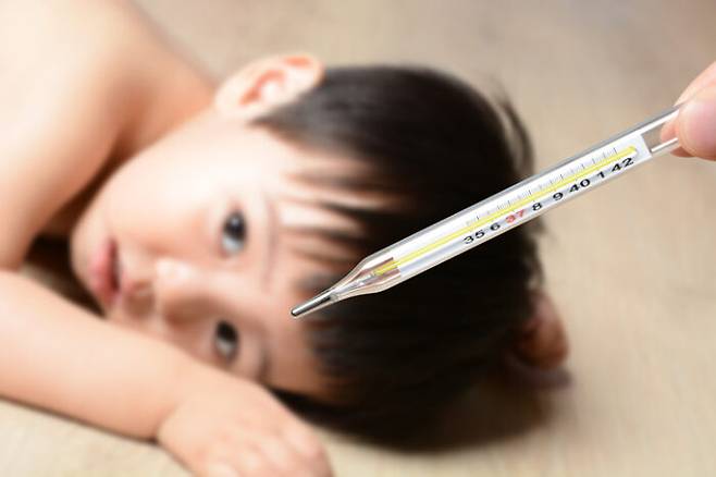 여름철 무더운 날씨와 습한 기후는 세균이 번식하기 가장 좋은 환경이다. 특히 음식물 섭취에 주의를 기울이지 않으면 전신에 질병을 일으킬 수 있다. [사진=게티이미지뱅크]