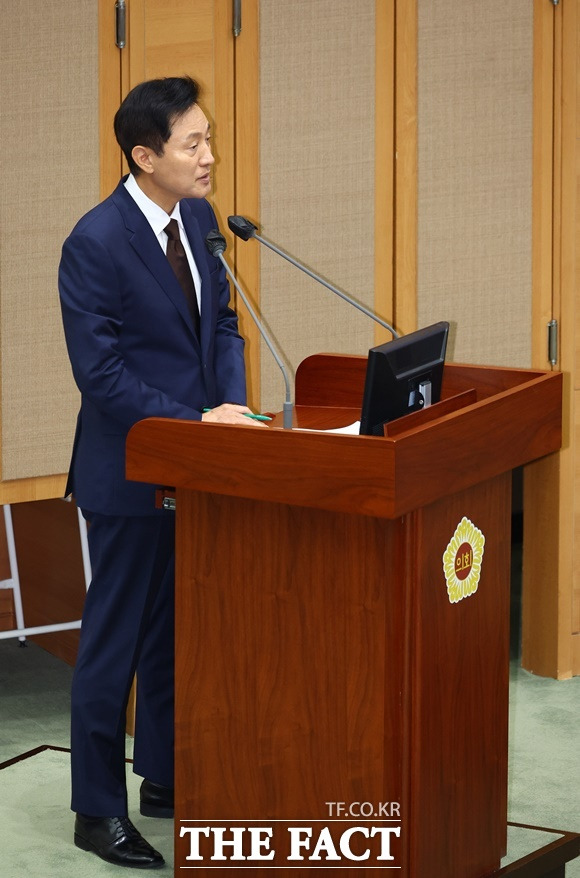 오세훈 서울시장이 11일 오전 서울 중구 서울시의회에서 열린 제324회 시의회 정례회 제2차 본회의에서 시정질의에 답변하고 있다. /뉴시스