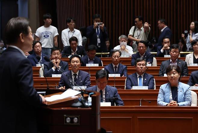 더불어민주당 이재명 대표가 11일 국회에서 열린 의원총회에서 발언을 하고 있다.