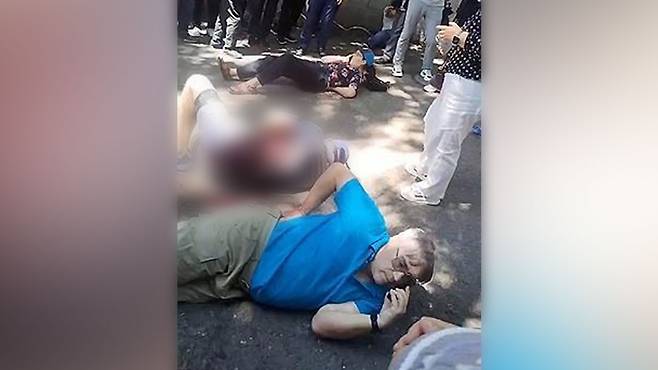 흉기 공격에 쓰러진 피해자들 [사진 제공: 연합뉴스]