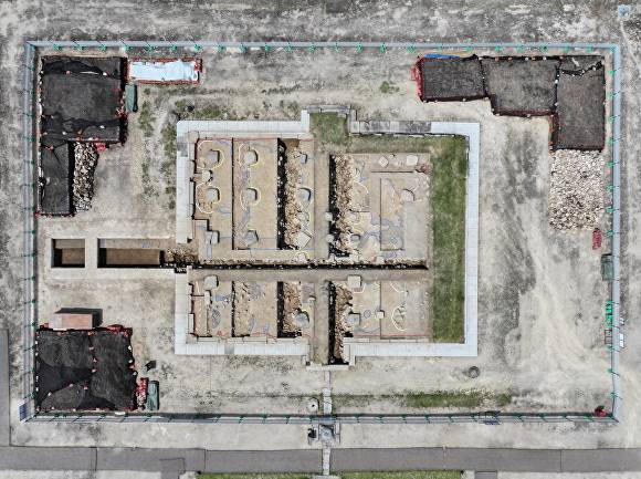 익산 미륵사 중원 금당지 발굴조사 전경  [사진=익산시 ]