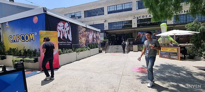 ▲ 플레이데이 양일 파티를 주최한 EA와 넷플릭스 부스