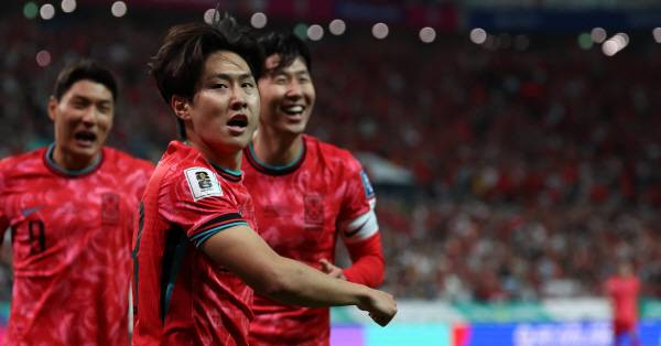11일 서울 월드컵경기장에서 열린 2026 북중미 월드컵 아시아 지역 2차 예선 C조 6차전 한국과 중국의 경기에서 후반 16분 골을 넣은 이강인이 세리머니를 하고 있다. 연합뉴스