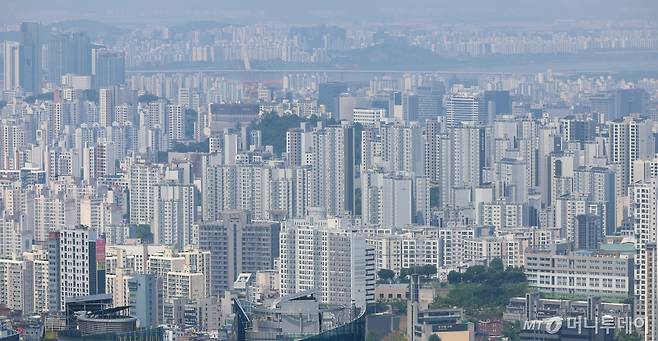 서울 남산에서 바라본 아파트 단지의 모습. /사진=(서울=뉴스1) 김진환 기자