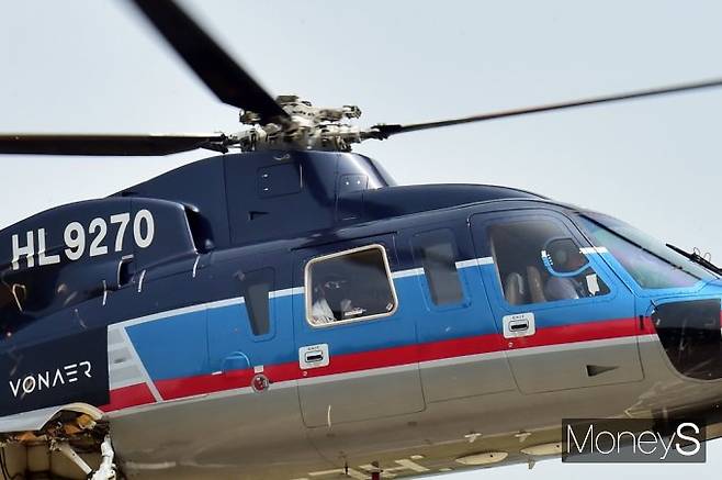 ▲ 조심스럽게 착륙장으로…