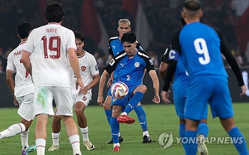 신태용 감독이 이끄는 인도네시아 축구대표팀이 11일 수도 자카르타 겔로라 붕카르노에서 열린 2026 북중미 월드컵 아시아 2차예선 F조 최종전에서 필리핀을 2-0으로 완파하고 3차예선에 진출했다. 인도네시아는 3차예선에서 자국 축구 사상 처음으로 월드컵 본선 티켓에 도전할 수 있게 됐다. 인도네시아는 신 감독의 리더십과 더불어 유럽에서 인도네시아 2중 국적자 혹은 인도네시아 혈통을 찾아 국적 부여하는 방식으로 대표팀을 강화했다. 연합뉴스