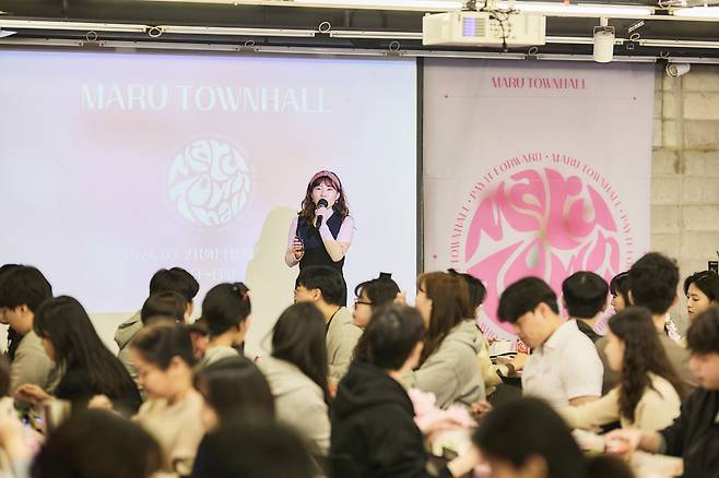지난 3월 열린 마루의 커뮤니티 행사 '마루타운홀 미팅'. 스타트업 CEO들이 참여해 다양한 의견을 나눈다. / 아산나눔재단 제공