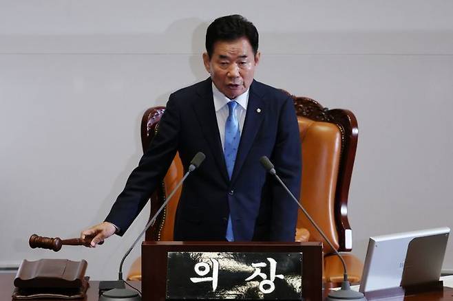 김진표 국회의장이 2일 오후 열린 국회 본회의에서 개회를 선언하고 있다. ⓒ뉴시스