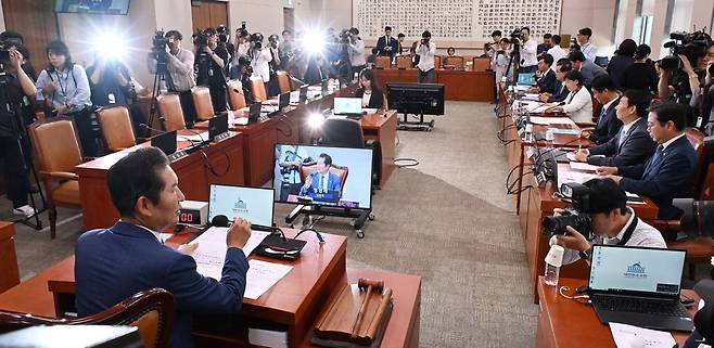 정청래 국회 법제사법위원회 위원장이 12일 서울 여의도 국회에서 열린 법사위 첫 전체회의에서 발언하고 있다. 김호영 기자