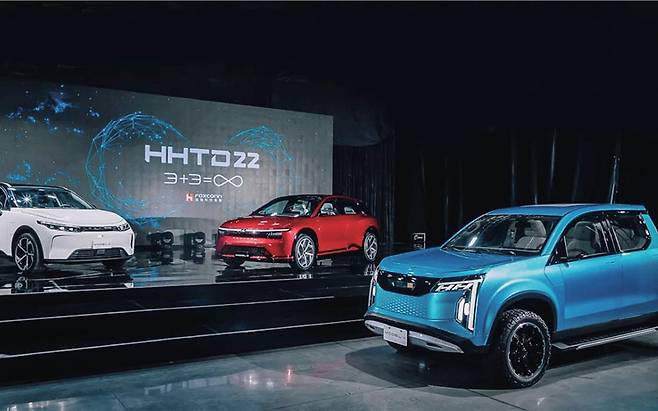 폭스콘이 '전기차 파운드리' 시스템을 갖추고 자체 생산한 전기차를 선보였다.[사진=뉴시스]