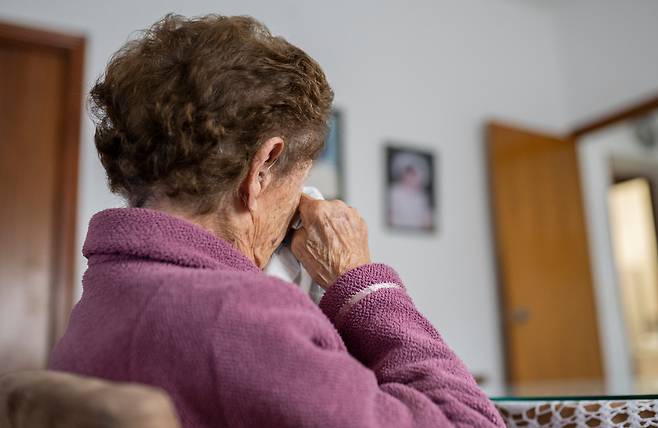 노년기에 우울증을 겪으면 인지 저하가 가속화된다. 기억력 저하는 다시 우울 증상을 악화해 기억력 저하를 심화시키는 등 악순환으로 이어질 수 있다는 연구 결과가 나왔다../사진=클립아트코리아