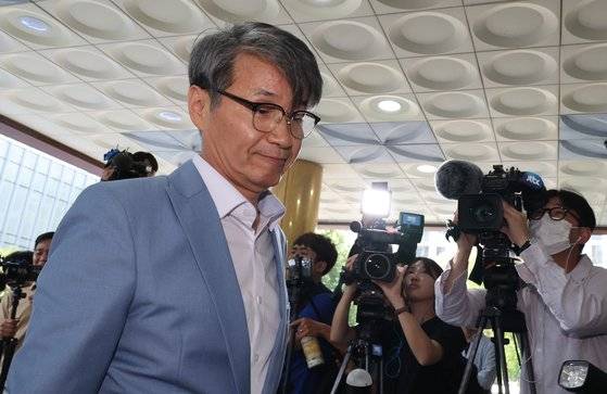 김건희 여사에게 명품 가방 등을 건넨 최재영 목사가 피고발인 조사를 받기 위해 13일 영등포경찰서에 출석하고 있다. 연합뉴스