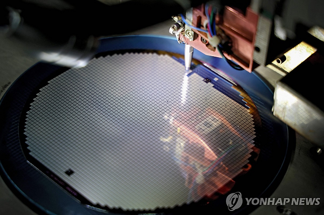 반도체 웨이퍼. [사진 출처 = 연합뉴스]