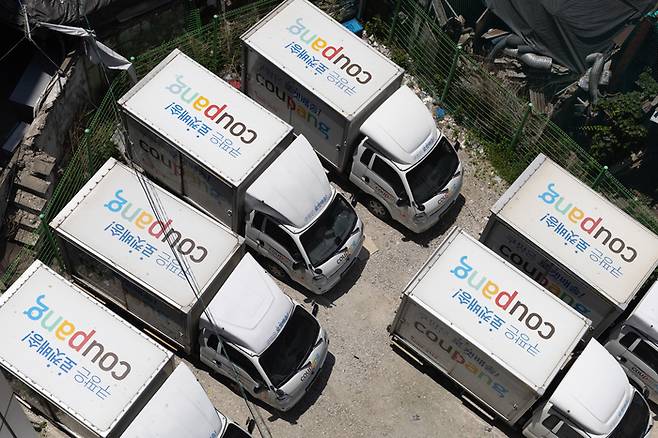 사진은 이날 오후 서울 시내 주차된 쿠팡 배송 트럭.[사진제공=연합뉴스]