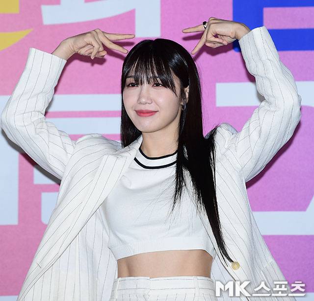 13일 오후 서울 구로구 라마다 신도림 호텔에서 JTBC 새 토일드라마 ‘낮과 밤이 다른 그녀’의 제작발표회가 진행됐다. 이날 제작발표회에는 이형민 감독을 비롯해 이정은, 정은지, 최진혁이 참석했다. / 사진 = 김영구 기자