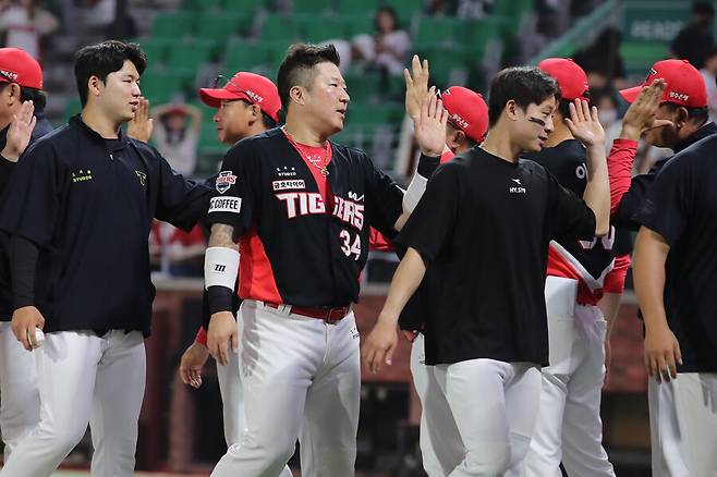 ▲ 개인 기록보다는 팀 성적에 관심이 많은 최형우는 이제 리그 1위를 지키기 위한 집중력을 강조한다 ⓒKIA타이거즈