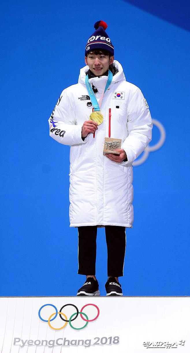 한국 남자 쇼트트랙 에이스로 활약하며 2018 평창 동계올림픽에서 금메달과 동메달을 각각 하나씩 따냈던 린샤오쥔(임효준)이 2019년 중국으로 귀화한 뒤 자신의 쇼트트랙 인생과 앞으로의 목표 등을 밝혔다. 임효준은 중국 국가가 나올 때마다 가슴이 벅차다며 2026 밀리노-코르티나 올림픽에선 계주 우승을 해보고 싶다는 바람을 드러냈다. 엑스포츠뉴스DB