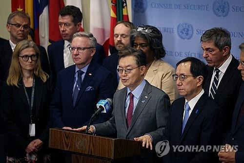 기자회견 대표 발언하는 황준국 주유엔 대사 [뉴욕 로이터=연합뉴스]