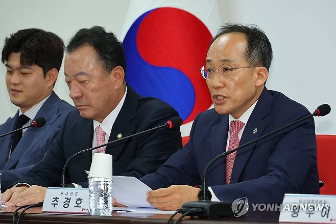 국민의힘 비상대책위원회의 (서울=연합뉴스) 한종찬 기자 = 국민의힘 추경호 원내대표가 13일 오전 서울 여의도 당사에서 열린 비상대책위원회의에서 발언하고 있다. 2024.6.13 saba@yna.co.kr