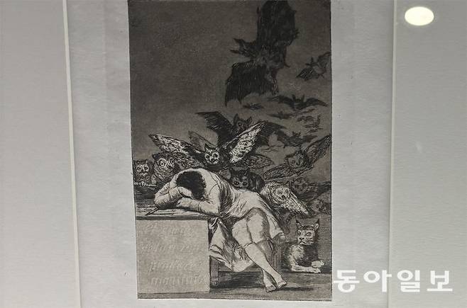 고야 “이성이 잠들면 괴물이 깨어난다”… 판화에 철학적 메시지 담아