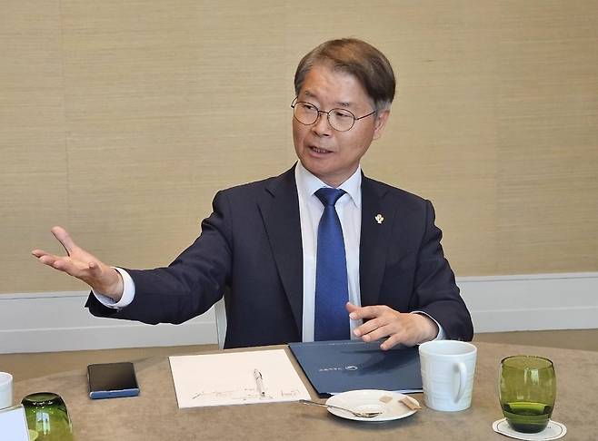 Minister of Employment and Labor Lee Jung-sik