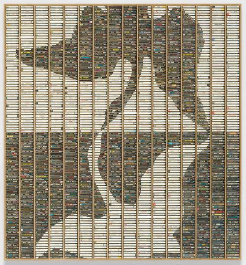 그레고어 힐데브란트 'Breathe in the Desired Air on the Calm Tide'(우드 케이스에 인레이 기법으로 플라스틱 케이스 삽입, 213×197.5×9㎝, 2024). 페로탕