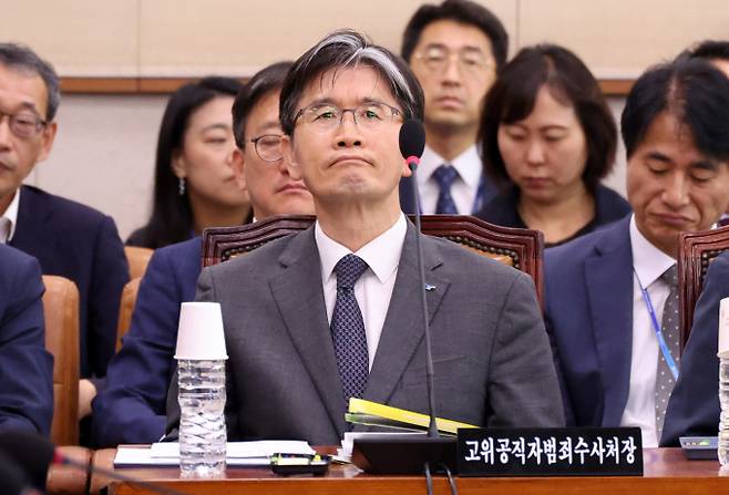 오동운 고위공직자범죄수사처장이 명품백 수수 의혹을 받는 윤석열 대통령의 부인 김건희 여사 소환 가능성에 대한 질문에 필요하다면 할 수 있다고 답했다. 사진은 오 처장이 14일 서울 여의도 국회에서 열린 법제사법위원회 전체회의에 참석한 모습. /사진=뉴시스