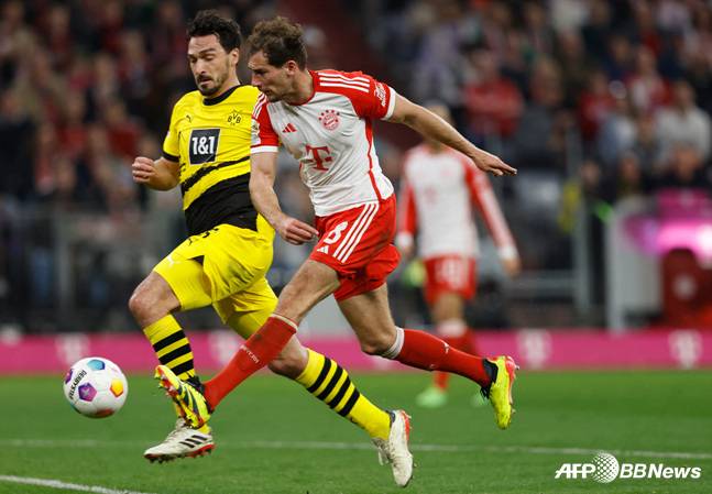 레온 고레츠카(오른쪽). /AFPBBNews=뉴스1