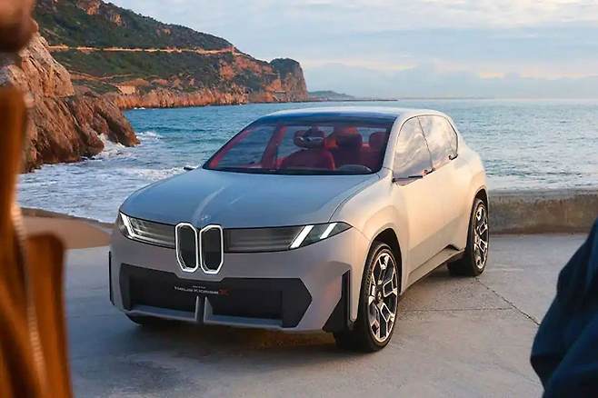 BMW의 최신 전기차 콘셉트 노이에 클라쎄 X