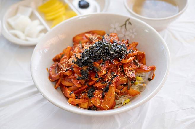 ‘동해반점’의 중화비빔밥.