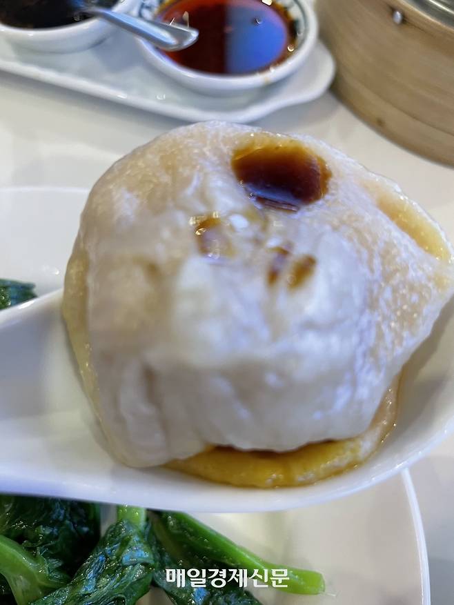 게살 샤오롱바오(Crabmeat Juicy Pork Bun)