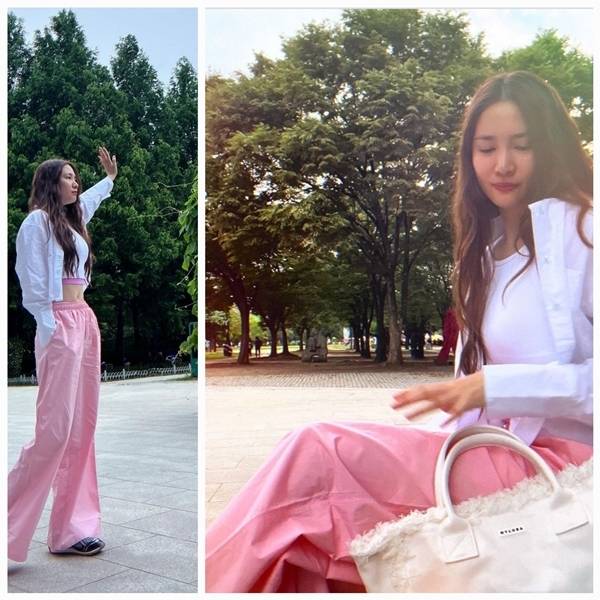 진아름이 배꼽 강조하는 흰색 크롭셔츠를 선보였다. / 사진=SNS