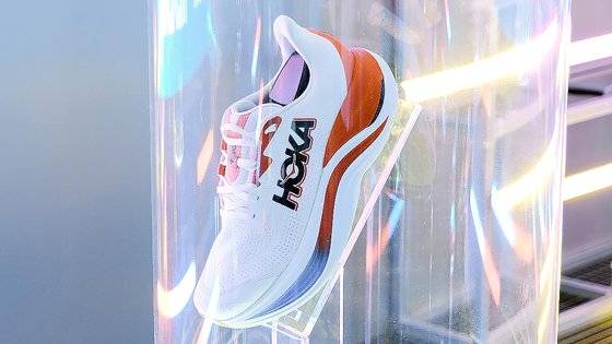 지난달 16일 서울 성수동에서 열린 호카 팝업스토어 현장에 전시된 운동화. 유충민 PD