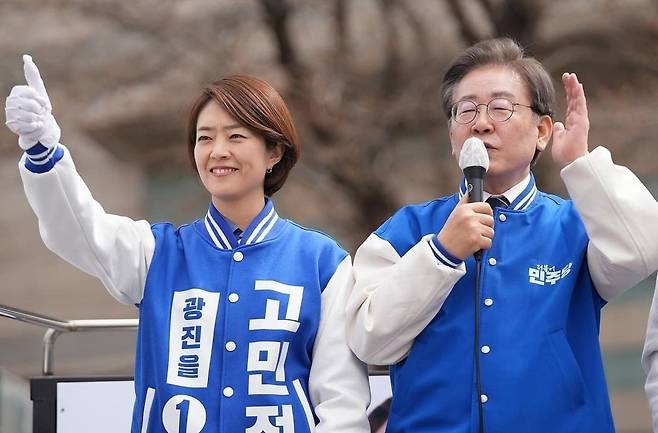 지난 총선에서 서울 광진구을에 출마했던 고민정 더불어민주당 최고위원이 이재명 당대표와 선거 운동을 벌이는 모습. 사진=고민정 페이스북