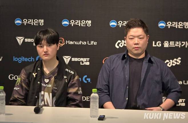 16일 기자회견에 임한 김정수 감독과 ‘페이즈’ 김수환. 사진=김영건 기자