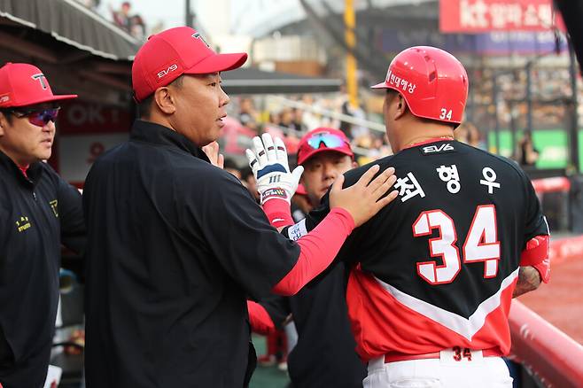▲ 이범호 KIA 감독은 최형우의 기량과 몸 상태를 고려했을 때 3년은 더 거뜬히 현역으로 뛸 수 있다고 믿는다 ⓒKIA타이거즈
