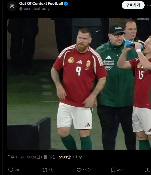 프랑스 언론 르퀴프가 16일(한국시간) 헝가리 축구 국가대표팀으로 유럽축구연맹(UEFA) 유로 2024 데뷔전을 치른 마틴 아담을 집중 조명했다.   마틴은 이날 독일 쾰른 스타디움에서 열린 스위스와의 대회 A조 1차전에 후반 교체 출전해 11분간 활약하며 유로 데뷔전을 치렀다.   팀은 1-3으로 패했지만, 아담은 이번 대회 최고의 스타로 발돋움했다. 그는 후반 34분 수비수 밀로스 케르케즈를 대신해 공격수로 출전했다. 아웃오브컨텍스트풋볼 SNS