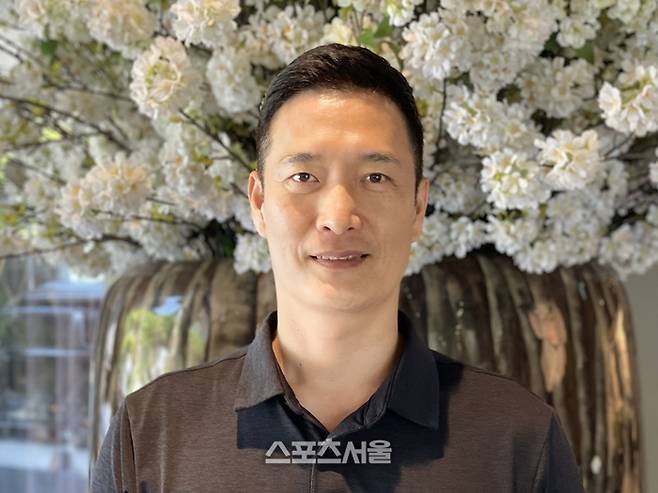 삼성화재 김상우 감독이 13일 경남 하동 켄싱턴리조트에서 스포츠서울과 만나 인터뷰한 후 사진 촬영에 임하고 있다. 하동 | 정다워 기자